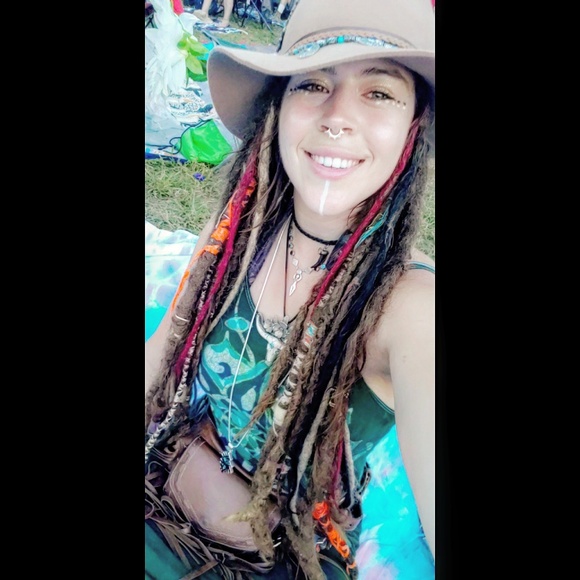 Meet your Posher, Jessica - Picture 7 of 8